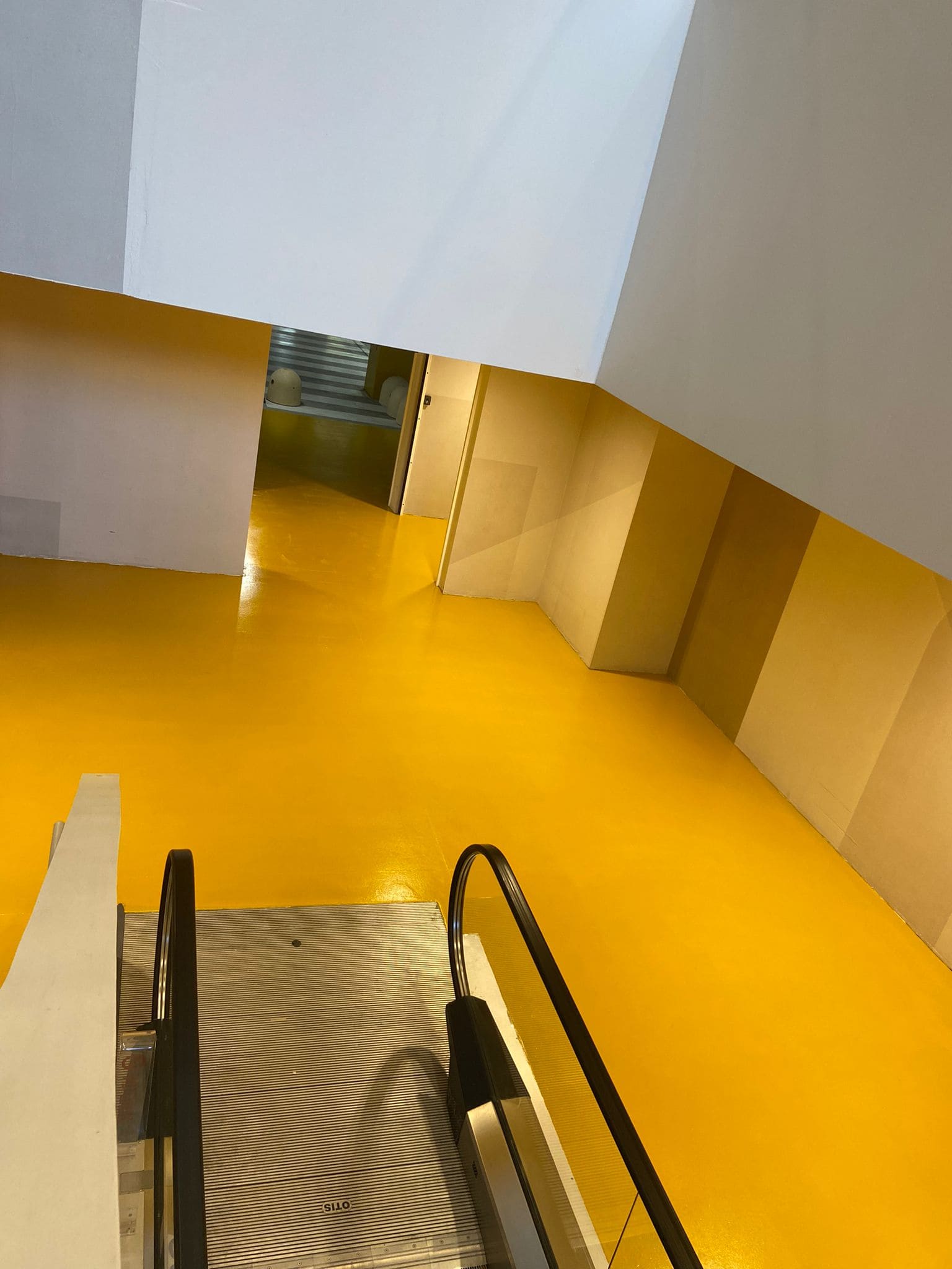Lobby Sud del parcheggio TO.Dream con pavimentazione in resina e segnaletica orizzontale