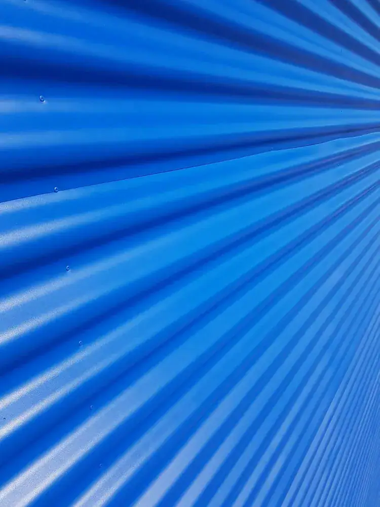 Tinteggiatura-blu esterno-facciata-metallo ikea