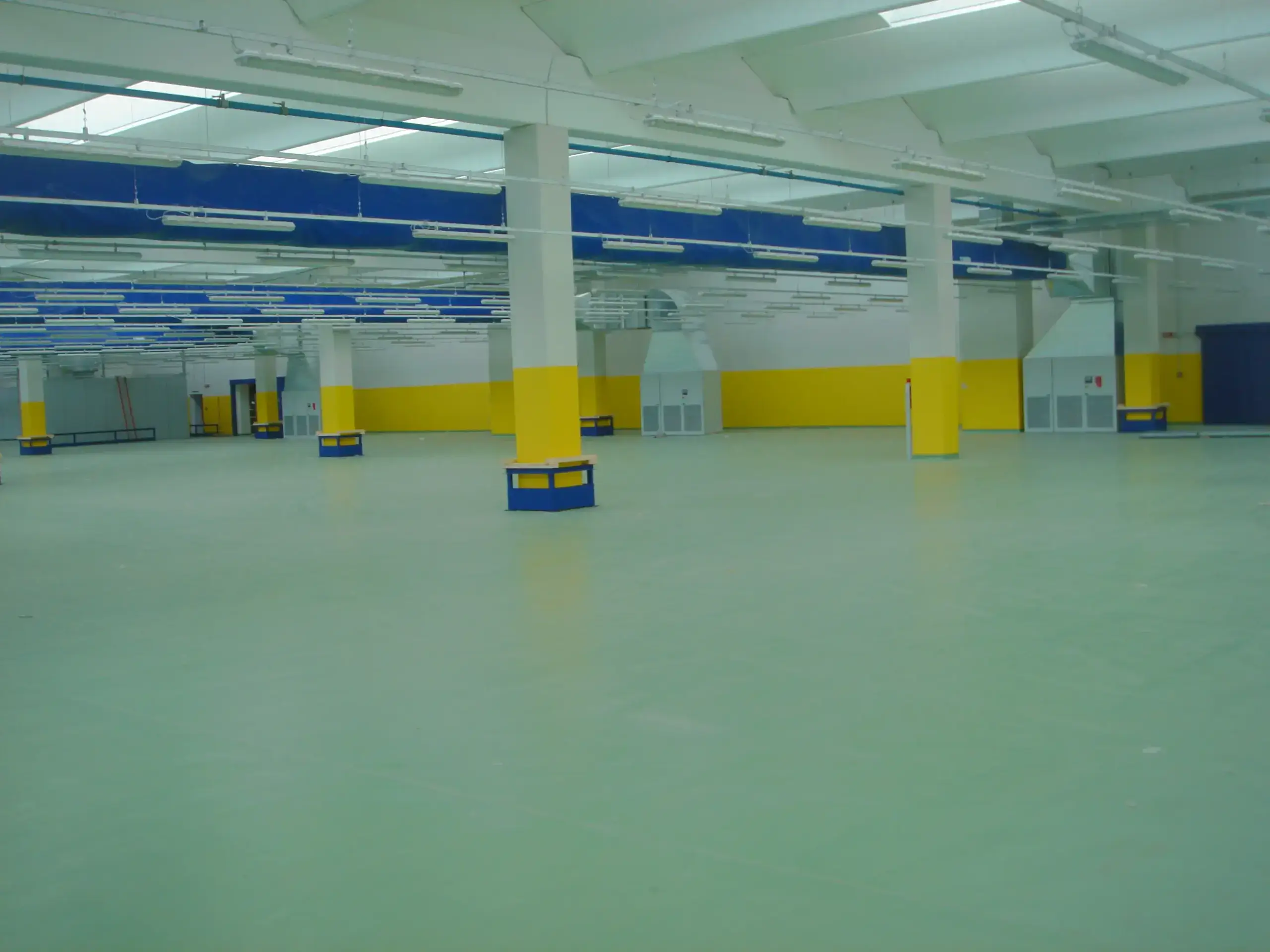 Pavimento in resina MAPEI MAPEFLOOR SYSTEM 32 per il Magazzino di Poste Italiane a Peschiera Borromeo