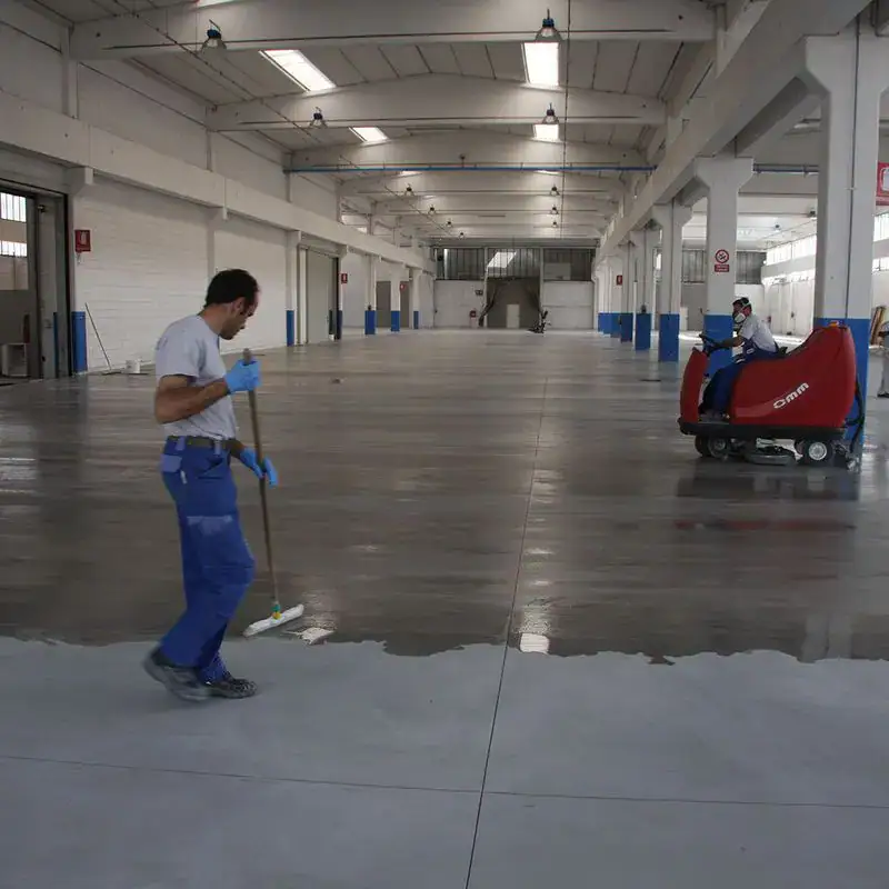 applicazione mapecrete li hardener presso stabilimento - prima pavimenti speciali
