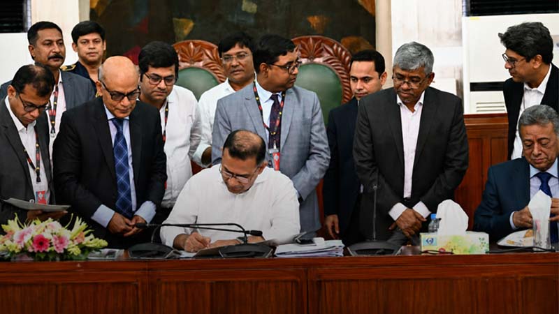 মন্ত্রিসভায় পাস ৯ লাখ ৩৮ হাজার কোটি টাকার বাজেট, বিকেলে সংসদে উপস্থাপন