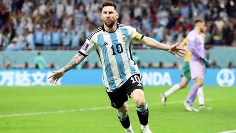 মেসির জাদুতে আর্জেন্টিনার উড়ন্ত সূচনা, হ্যাটট্রিকে বিধ্বস্ত আলজেরিয়া
