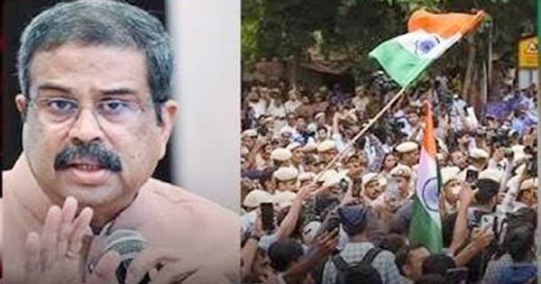শিক্ষামন্ত্রীর পদত্যাগের ঘোষণা, মোদীর কাছে পাঠালেন পদত্যাগপত্র