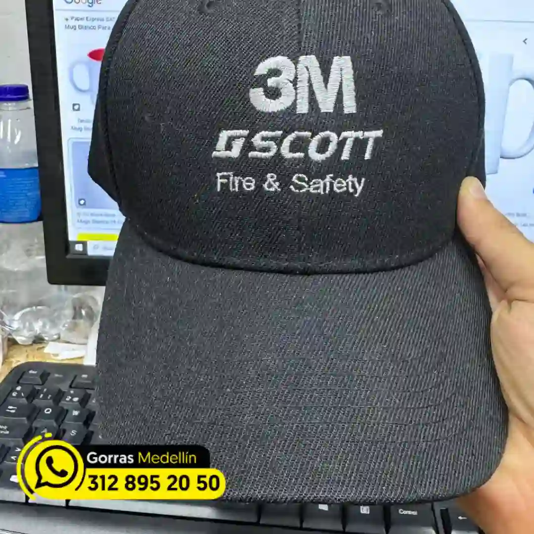 Gorras con logo bordadas en medellin