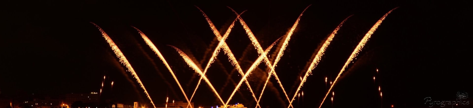 Professionelles Feuerwerk - One Row Goldkometen