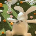 도근기_시그널시리즈(Dreaming Rabbit)_2023_레진, 우레탄 도장, _100X150X40CM_200만원 - 도근기