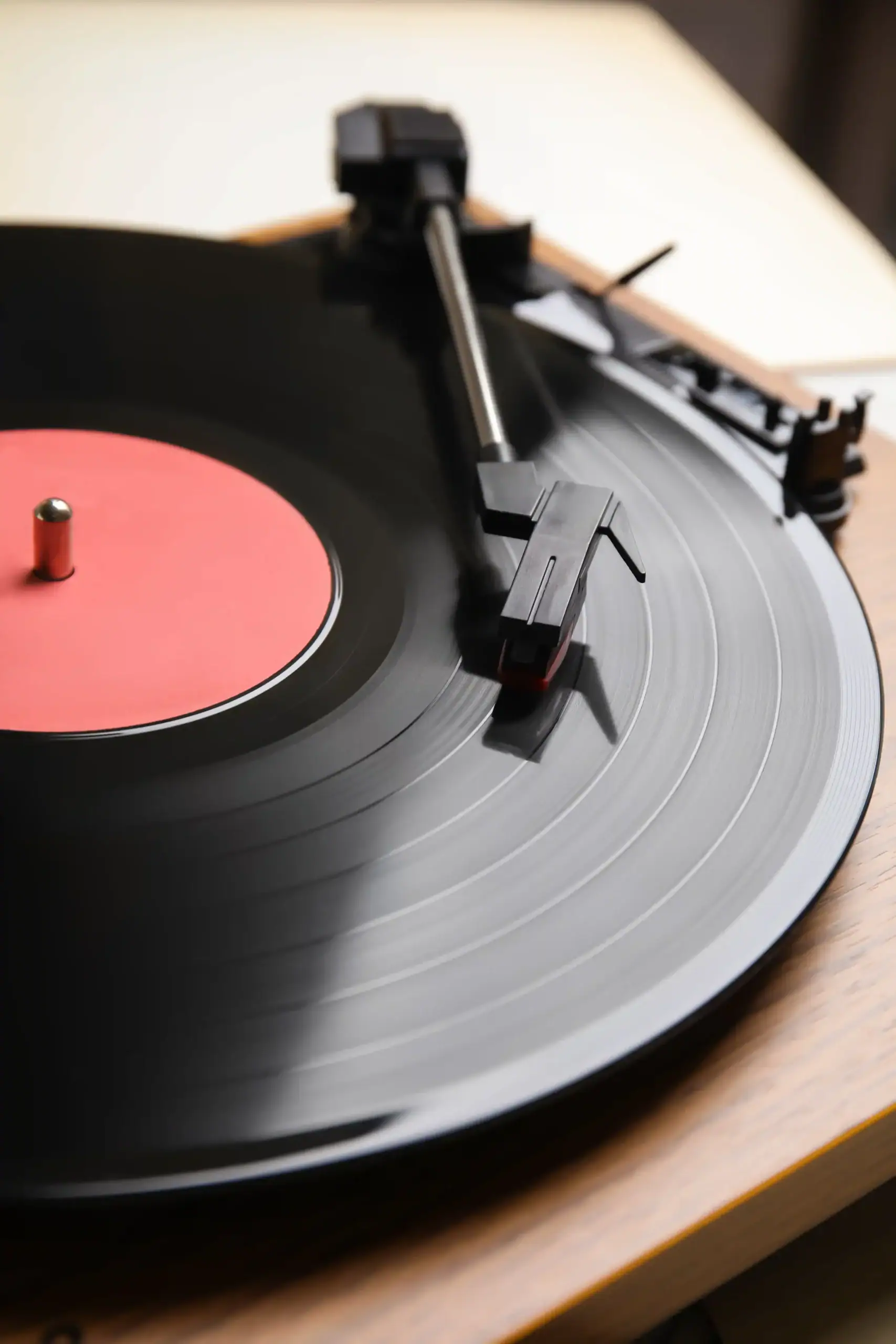 modern-vinyl-record-player-with-disc-closeup-2026-03-27-00-51-08-utc