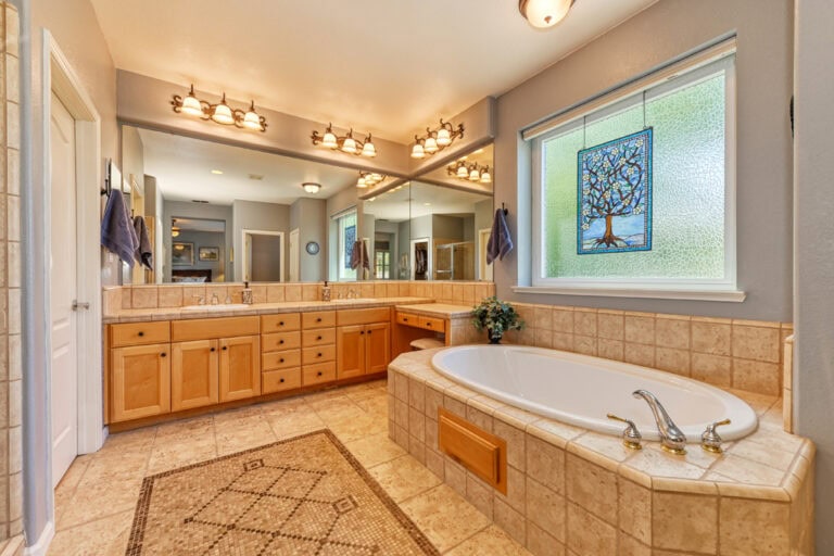 Bath-Primary-image-32