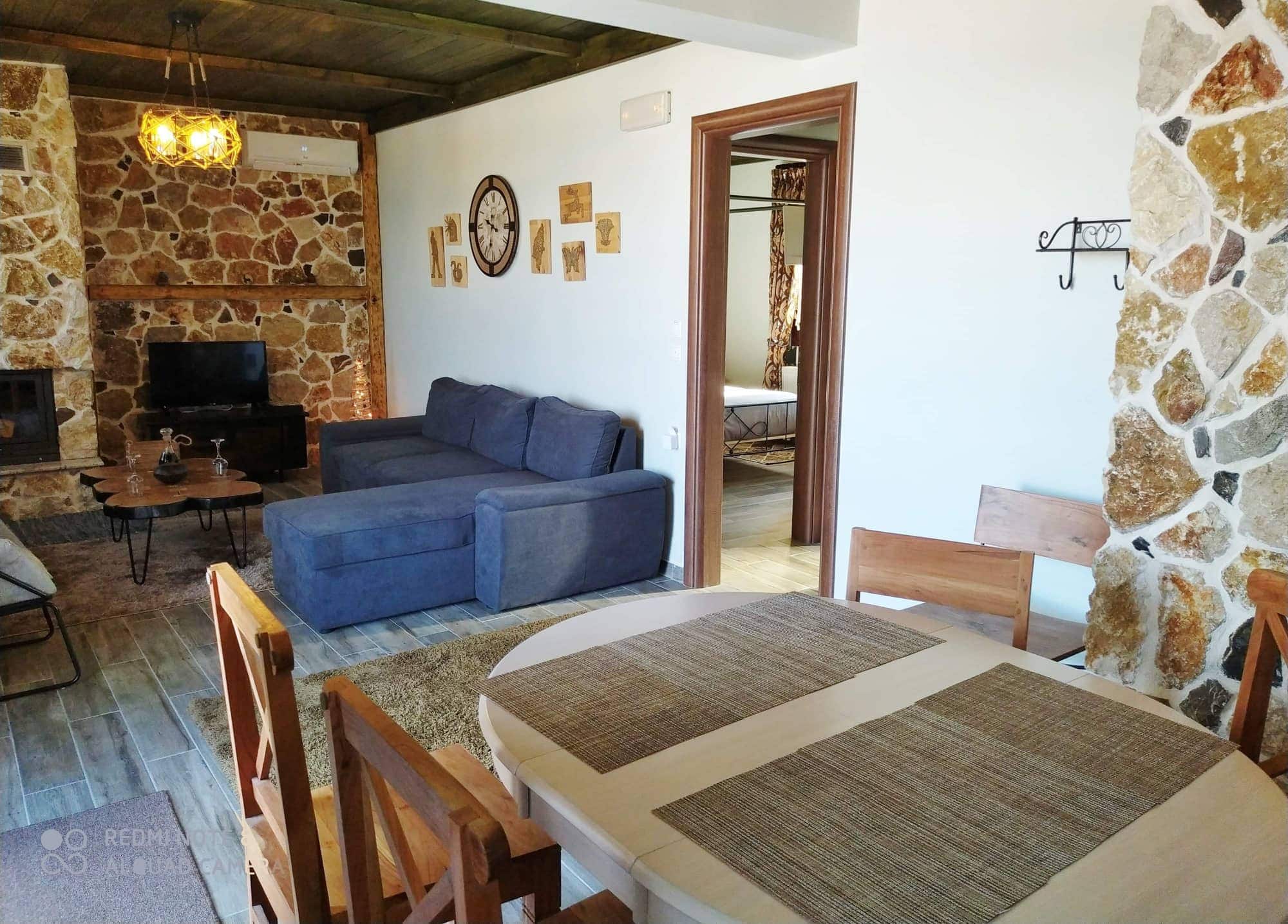 apartment with rooftop jacuzzi and mountain view in Embonas