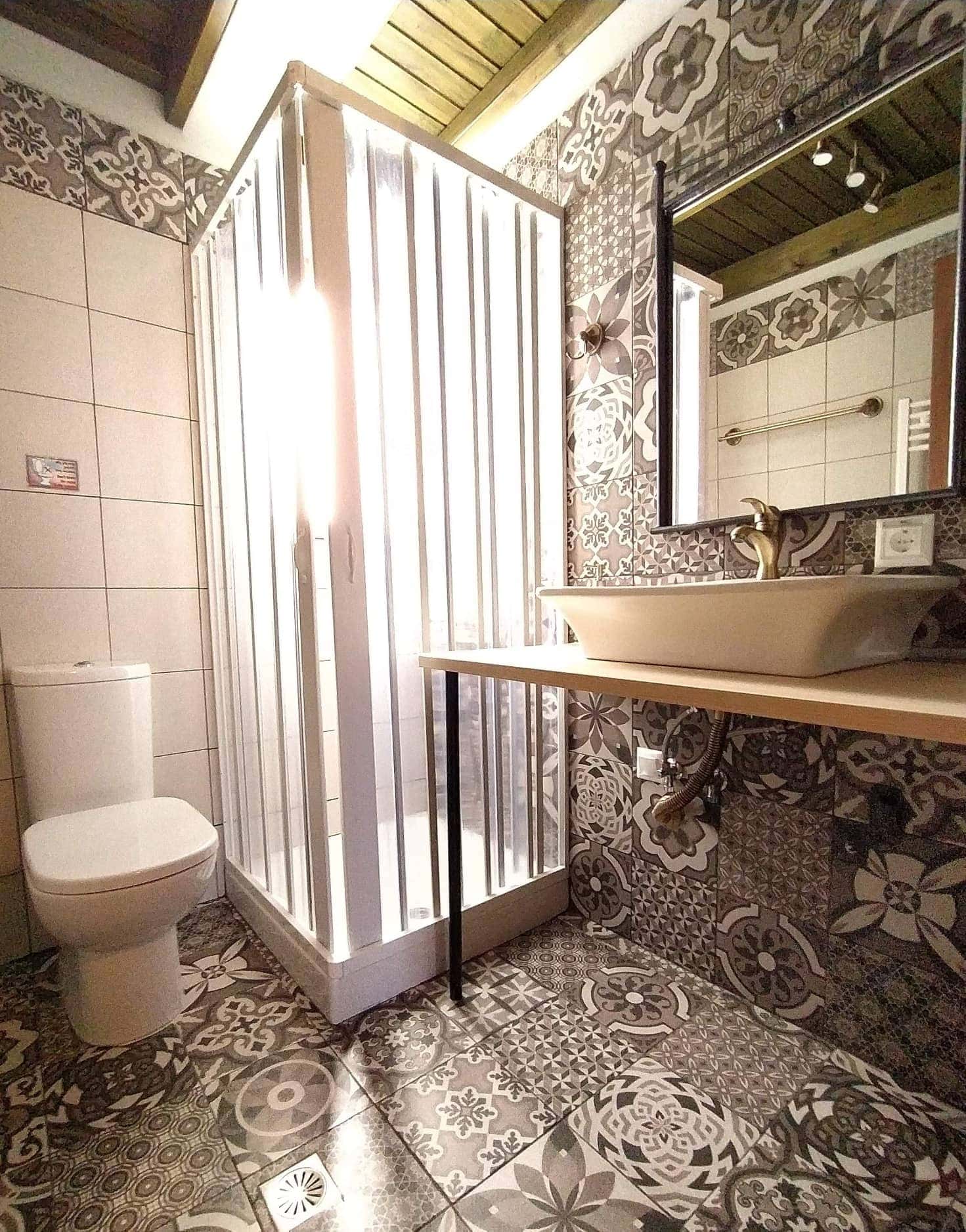 Modern bathroom with shower in Apartment Smaro at Rustic House Embonas Rhodes