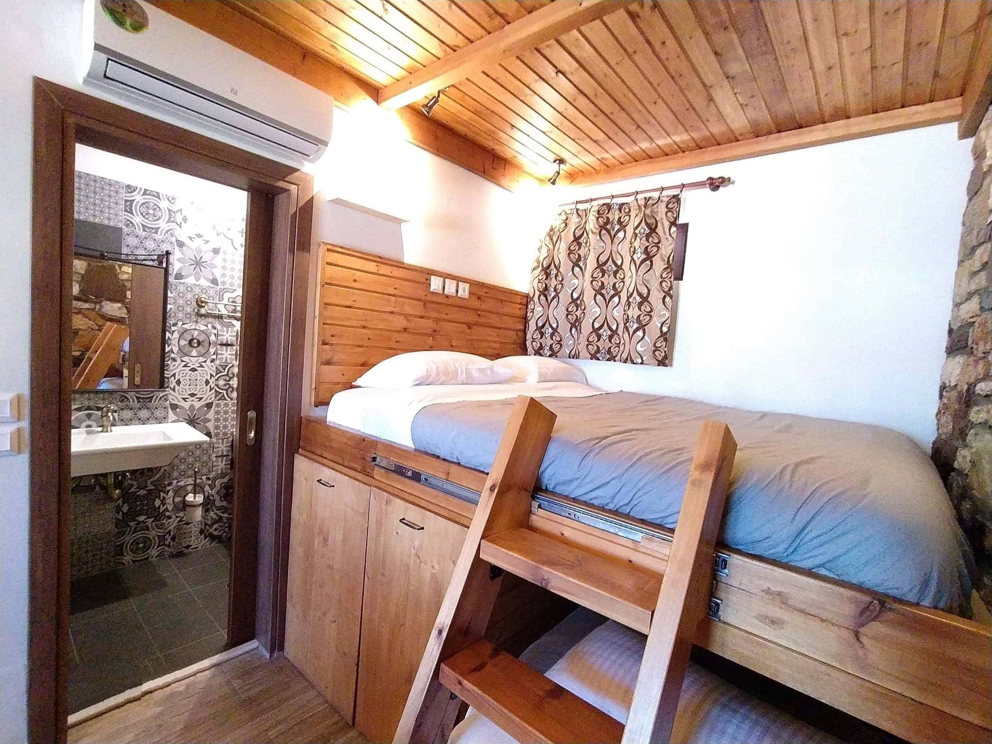 VASSIA STUDIO RUSTIC HOUSE EMBONAS