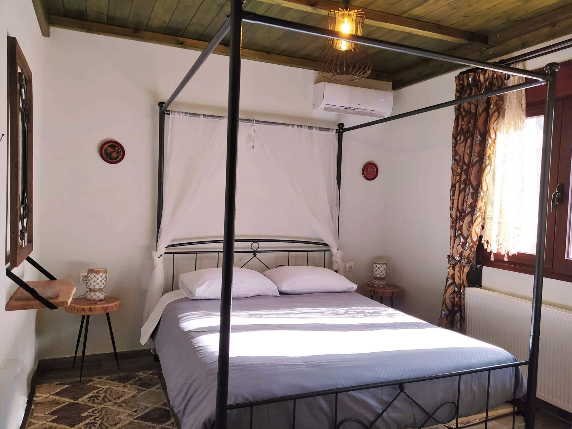 apartment with rooftop jacuzzi and mountain view in Embonas