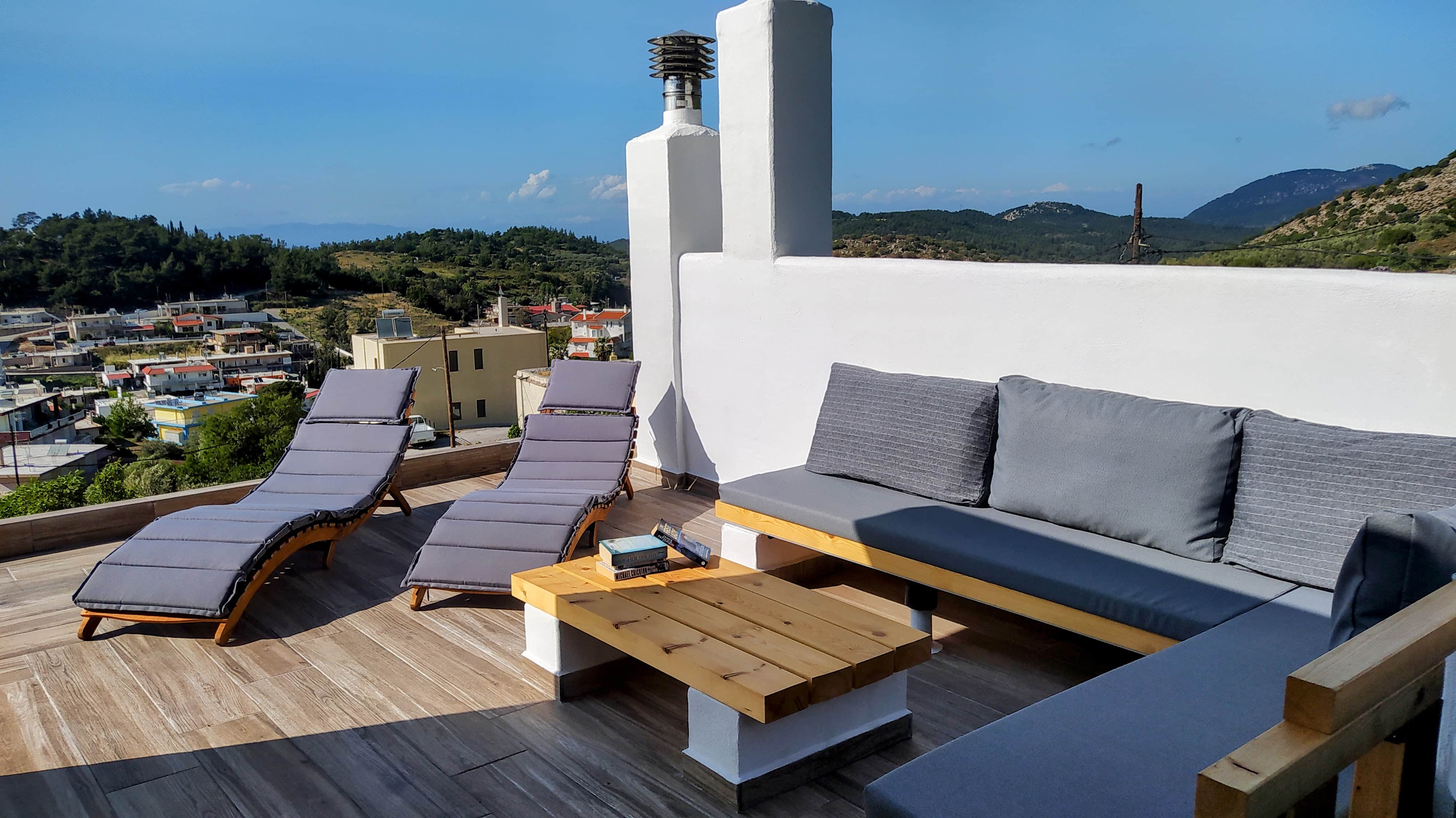apartment with rooftop jacuzzi and mountain view in Embonas