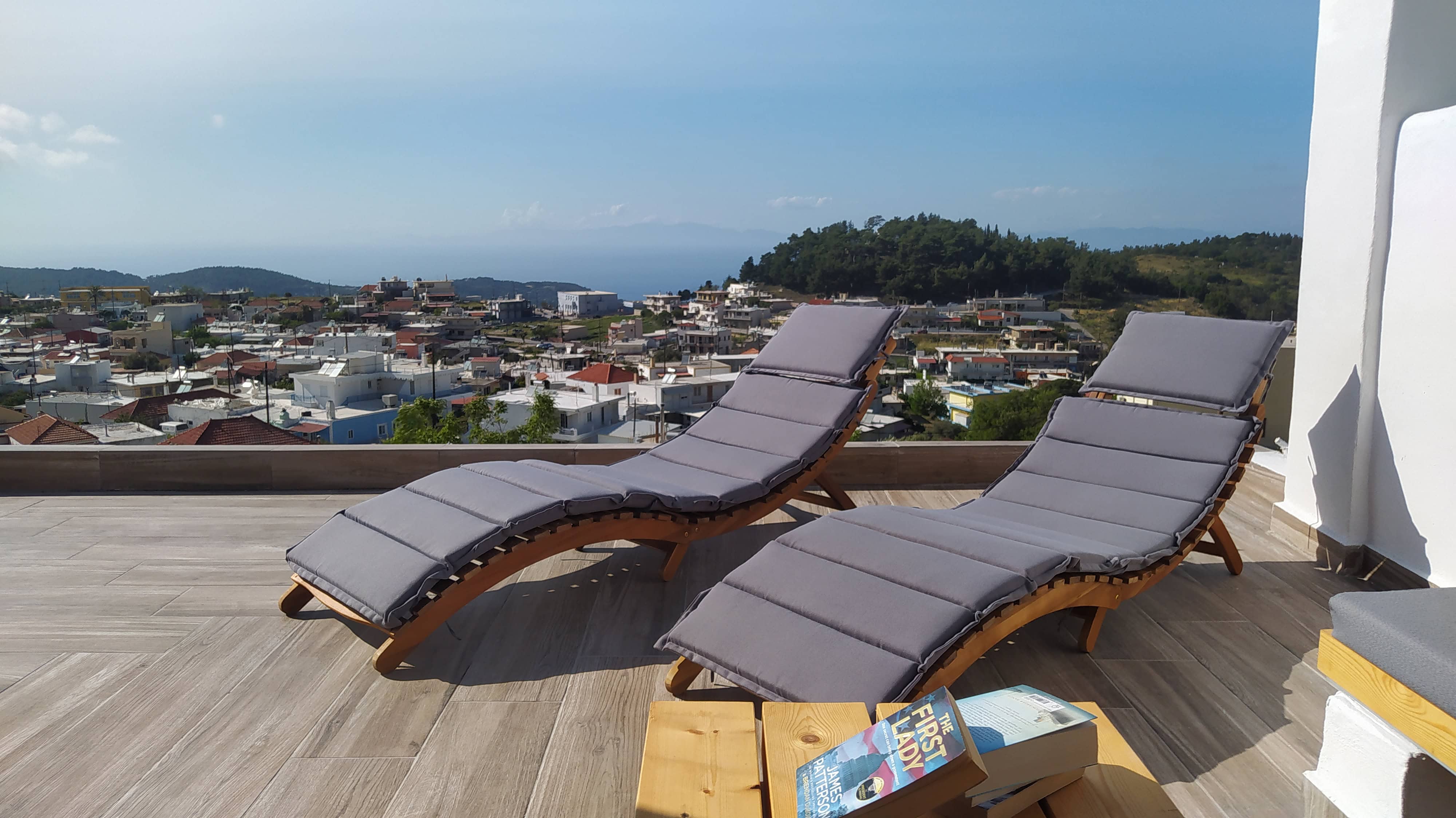apartment with rooftop jacuzzi and mountain view in Embonas