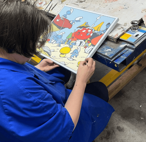 In Belgien werden auch heute noch zahlreiche Emailschilder sowohl zu Werbezwecken, oder wie hier, in der Emaillerie Belge, als reine Kunstwerke, produziert. (Bild: Emaillerie Belge)