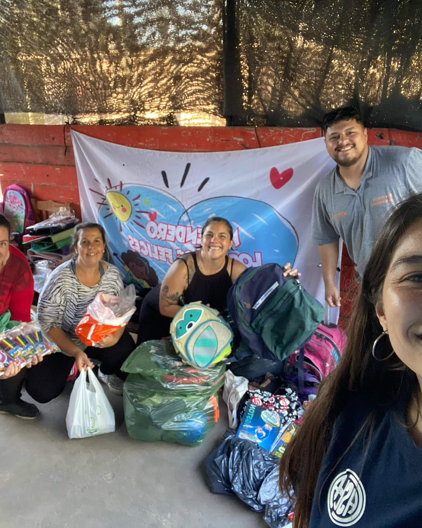 Donación de útiles en Berazategui