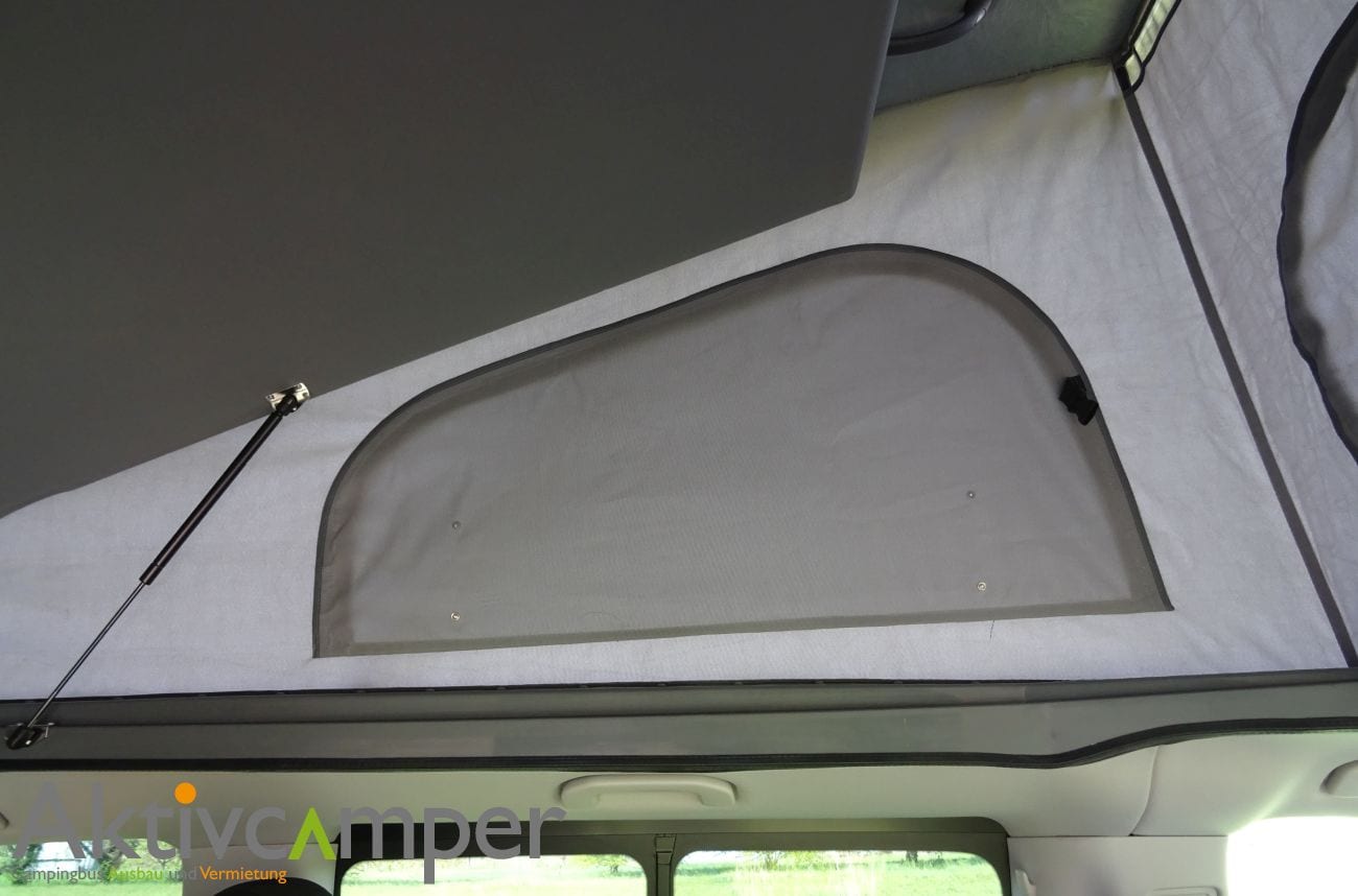 Reimo Easyfit Schlafdach Vito V-Klasse EQV Aufstelldach Bett innenansicht hochgeklappt