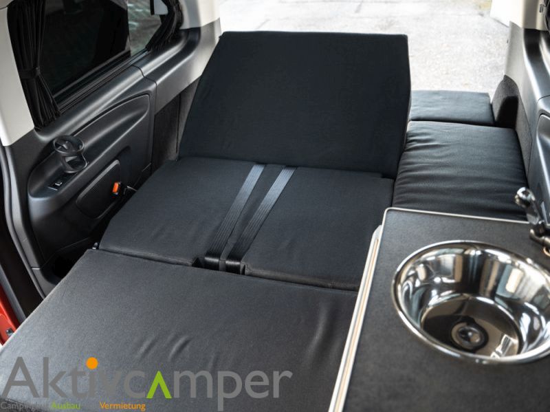 Sitzbank Aktiv 3 Aktivcamper Vito V-Klasse Schlafbank Heckteil Hochgeklappt schräg 2
