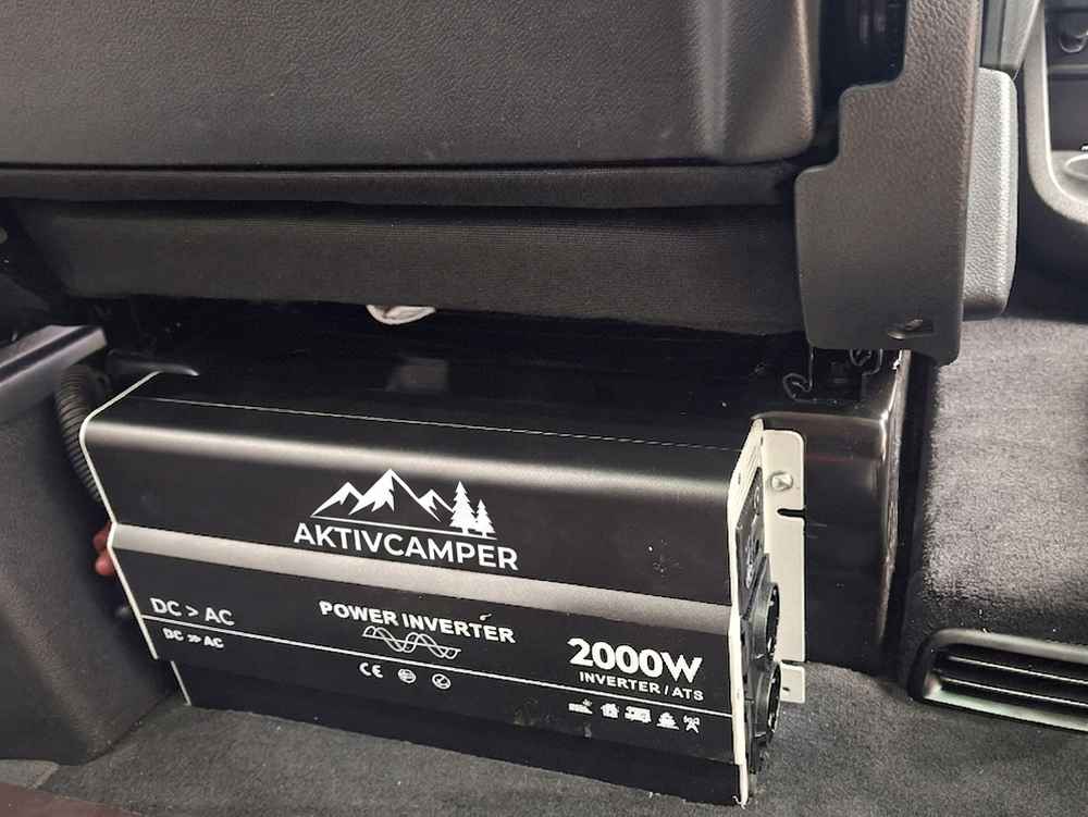 Wechselrichter 12V 230V Inverter nachrüstung verbau in einem Camper Vito V-Klasse und EQV T6 und weitere Camper. Autark Arbeiten mit Wechselstrom im Camper. E-Bike Laden. Fahrersitz