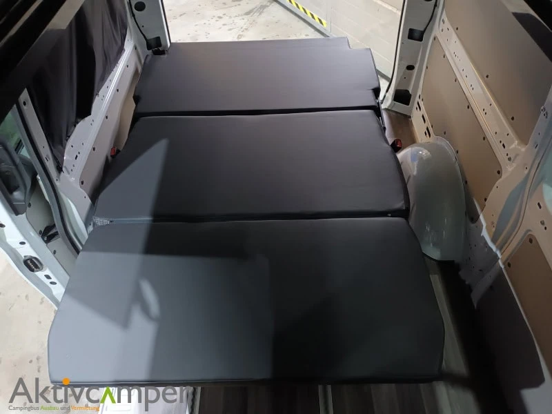 Vito Kastenwagen Schlafbank Sitzbank 3er Sitz große Schlaffläche Schienensystem Bodenplatte isoliert