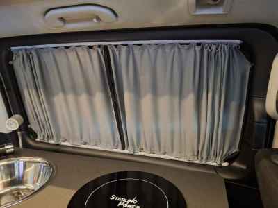 Vorhänge Gardienen und Verdunklung für Mercedes Vito V-Klasse Camper Fahrerhaus Thermomatte mit Magnet passgenau. Zwei Schiebetüren EQV auch kompakt