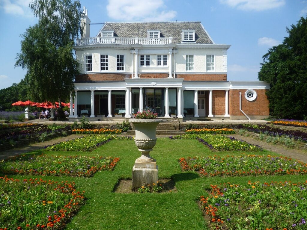 Cannizaro House and its formal garden in Cannizaro Park, Wimbledon. Photo: Marathon, CC BY-SA 2.0