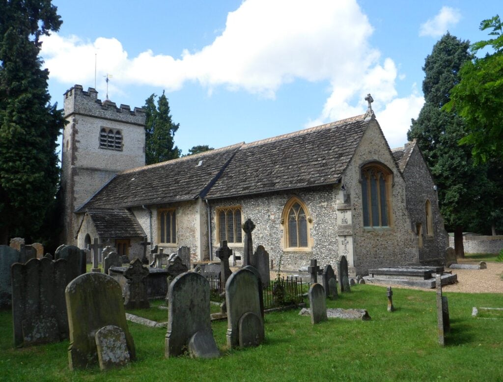 St Giles' Church, Ashtead, and its churchyard. Photo: Hassocks5489, CC0