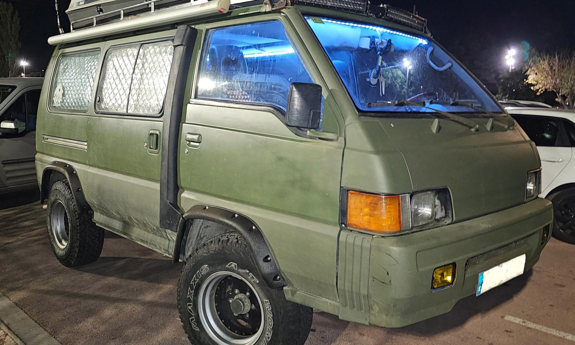 Mitsubishi L300