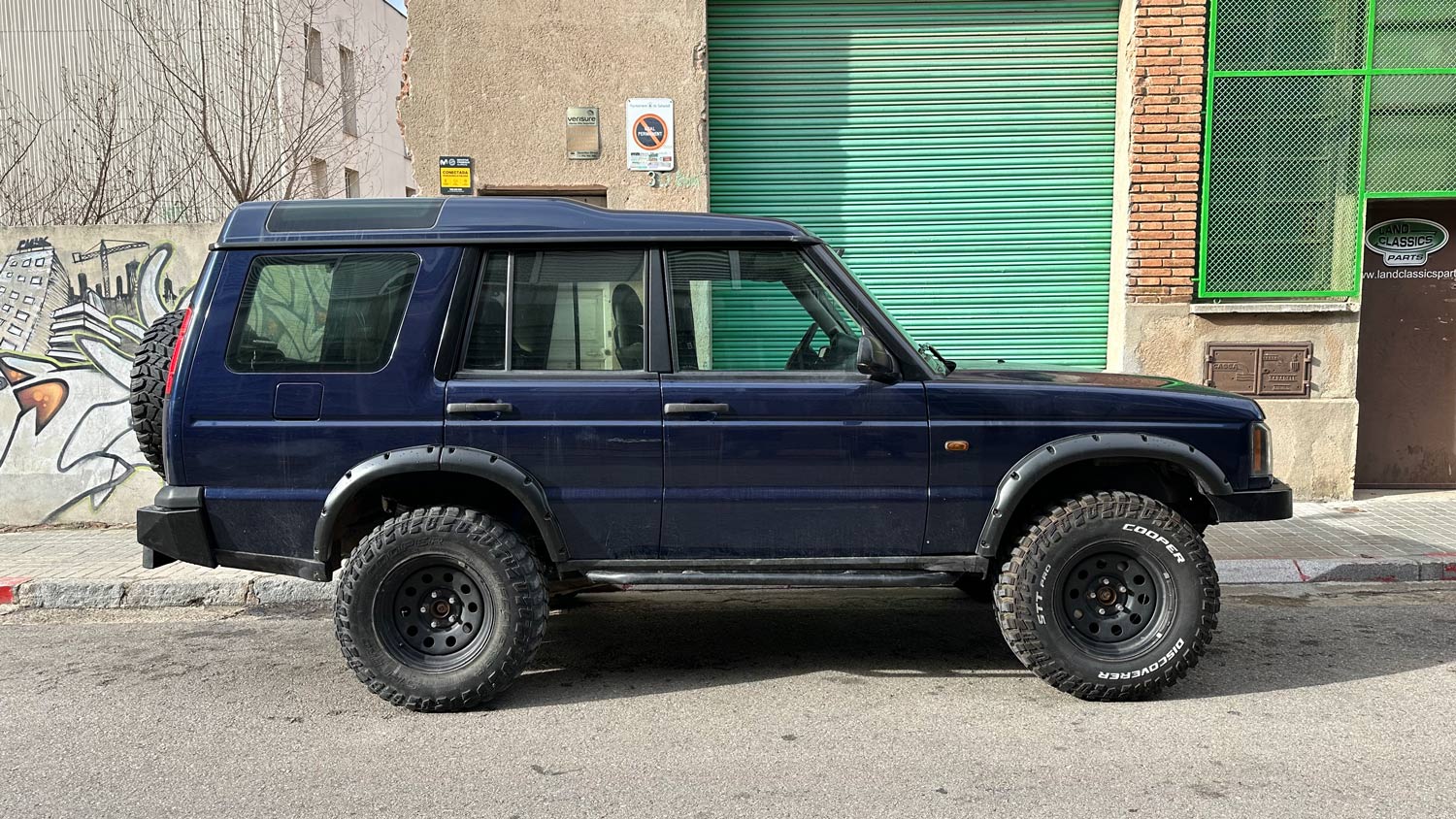Todoterreno Land Rover Discovery 2 de perfil: el dueño ha tenido que homologar paragolpes 4X4