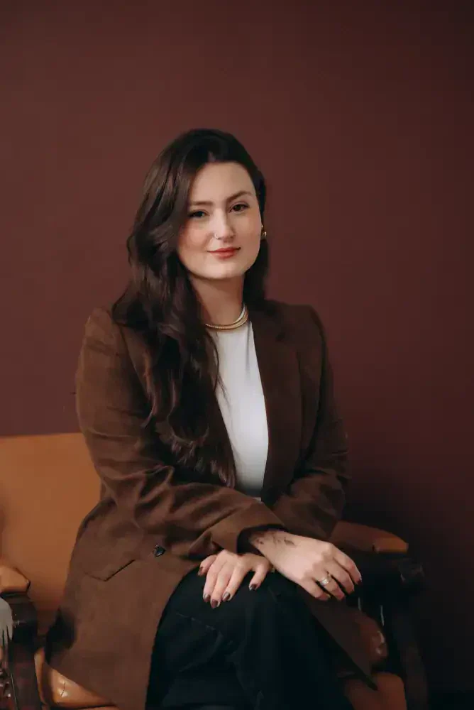 Sophia Todesco, psicóloga em Curitiba e online, em seu consultório