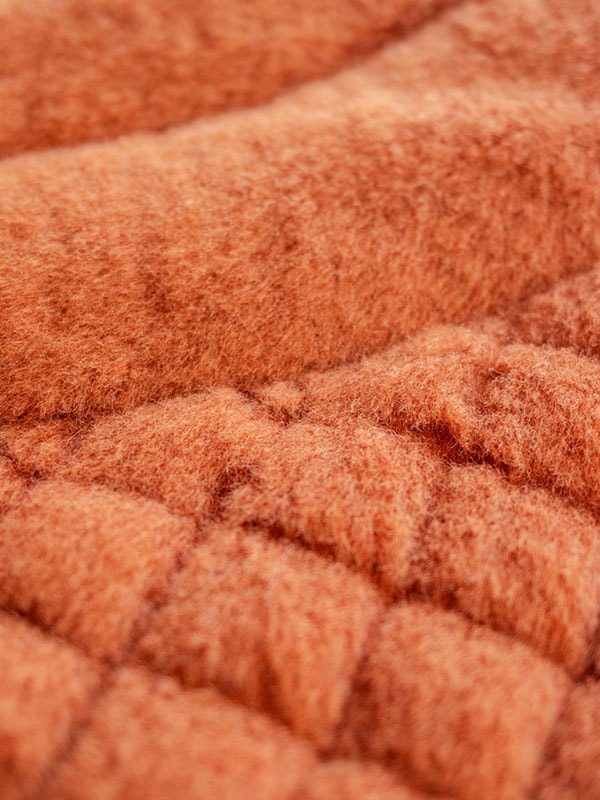 Webpelz aus Schurwolle – nachhaltige, tierfreundliche Alternative zu Lammfell.