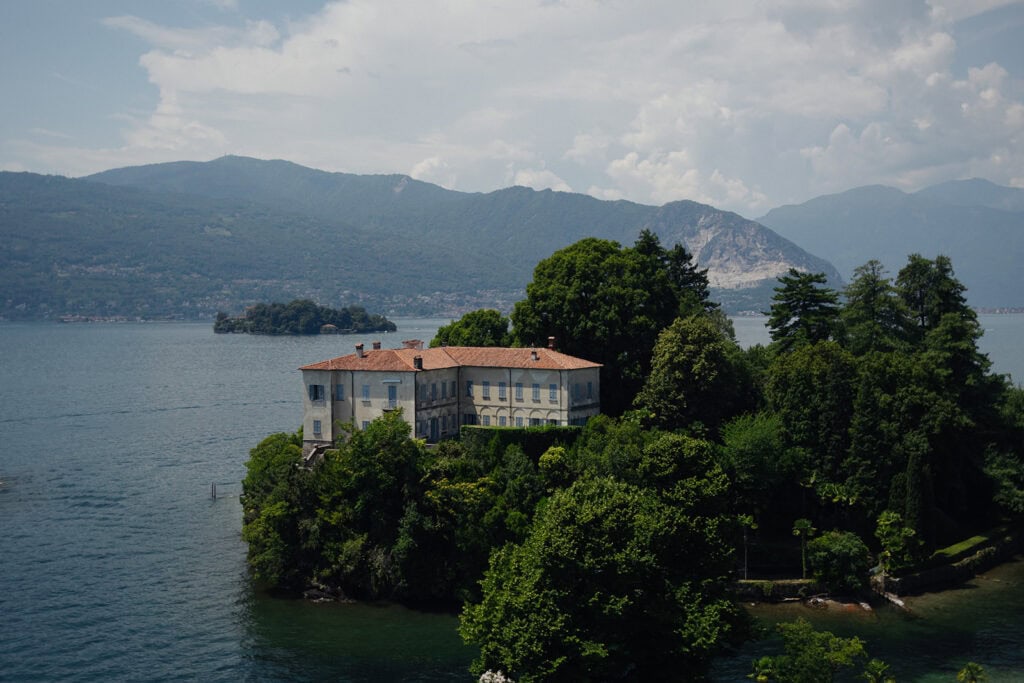 Viktoriia and Elliot getting married at Villa Rusconi Clerici, Lake Maggiore destination wedding