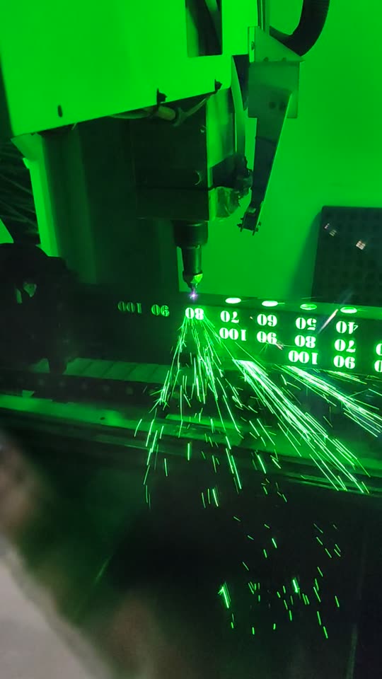 Corte láser de tubo en nuestras instalaciones