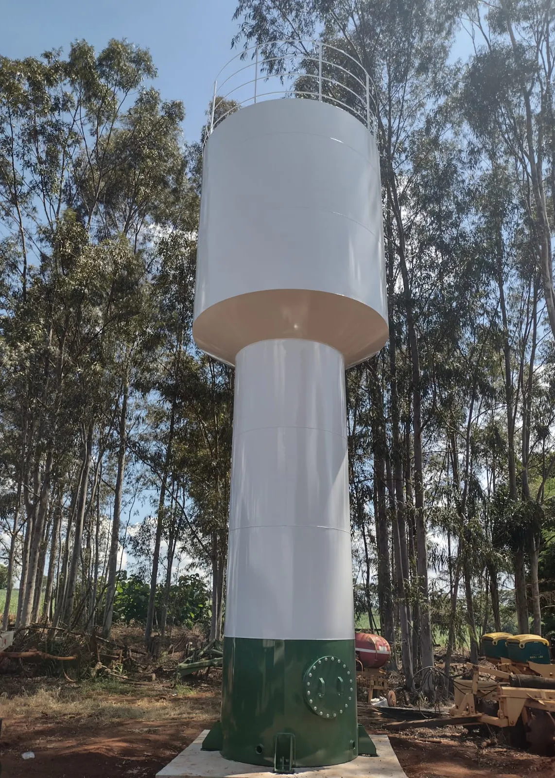 Reservatório tipo Taça com Água na Coluna