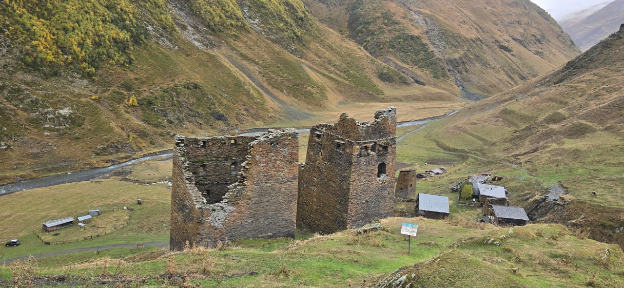 The village of Parsma and its medieval towers