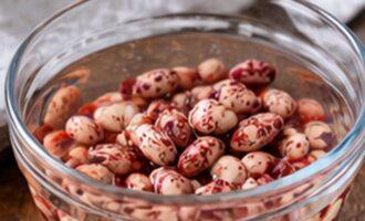 Борщ с фасолью - замачивание с фасолью
