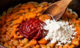 Французское рагу из говядины - обжарка овощей и муки