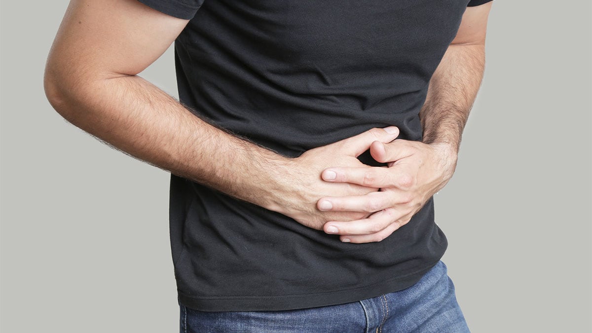 guy-in-pain-holding-his-stomach