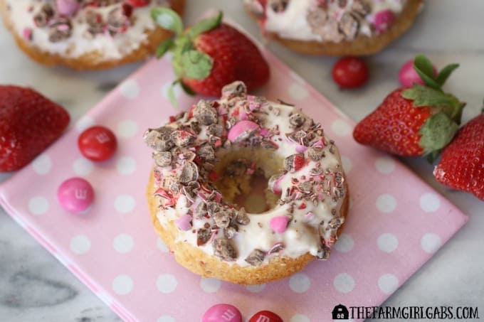 It’s the season of love, and what better way to celebrate than with a sweet ending like these Strawberries And Cream Doughnuts topped with M&M’s®