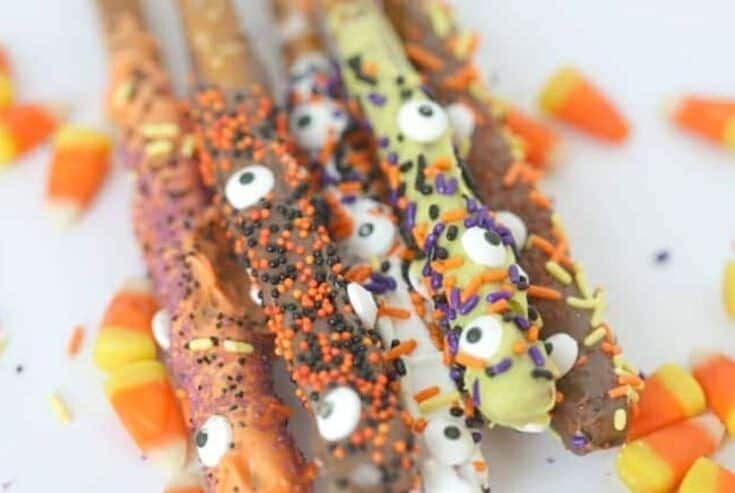 It's all treats and no tricks this Halloween. Scare up some spooky fun at Halloween with these Eye Of Newt Halloween Pretzels. This easy chocolate covered pretzel recipe is fun to decorate for Halloween. These Halloween treats are perfect to share for classroom party idea or enjoy with family and friends. No fancy ingredients are needed for this easy Halloween snack.