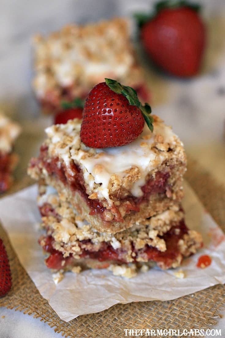 These Strawberry Rhubarb Oatmeal Bars are the perfect spring dessert! Strawberries and rhubarb pair perfectly in this easy bar recipe. This strawberry rhubarb bar recipe has a delicious oatmeal cookie topping.