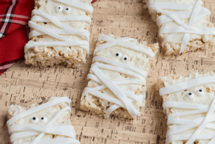 These Mummy Rice Krispies Treats are freakishly adorable. This spooky Halloween treat is perfect to make for the kids this Halloween.