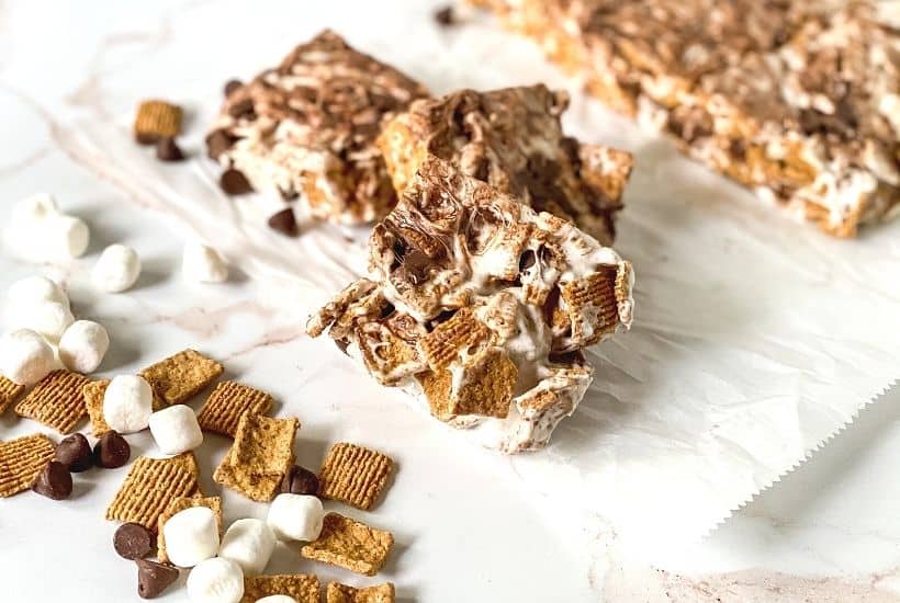 If you love making s'mores by the campfire, then you will love this easy s'mores bars recipe. These tasty and sweet S’mores Treat Bars are easy to make and perfect for a grab-and-go treat. These homemade cereal bars are a perfect snack recipe the family will love. This bar recipe is an easy no-bake dessert for parties and potlucks too.