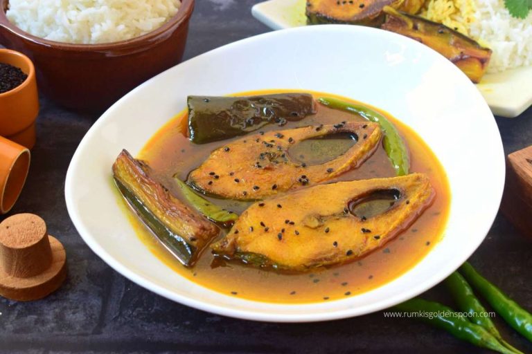 ilish curry with kalo jeere