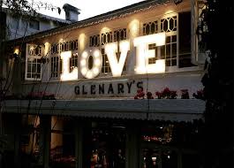 Edwards came back to Darjeeling in 1947 and upon witnessing the pitiful state that the bakery was in, he took on its charge with the help of two businessmen