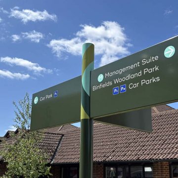 Chineham Shopping Centre fingerpost sign