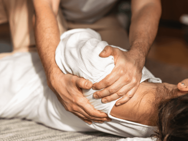 How Physical Therapy Helps Frozen Shoulder Gradually Improve