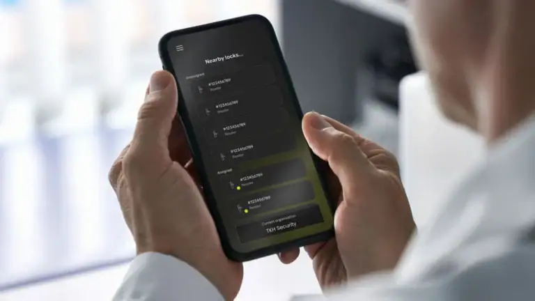Installer using a mobile to configure access control settings in the ATLAS app