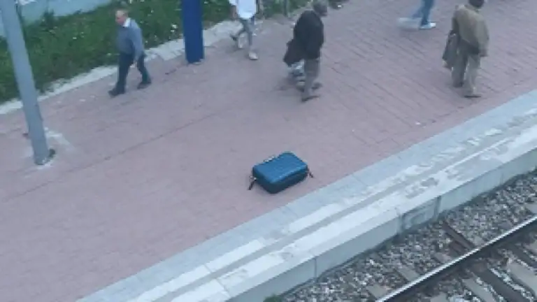 Unattended object captured with VDG SENSE Video Managemnt System through AI Analytics left in a public area
