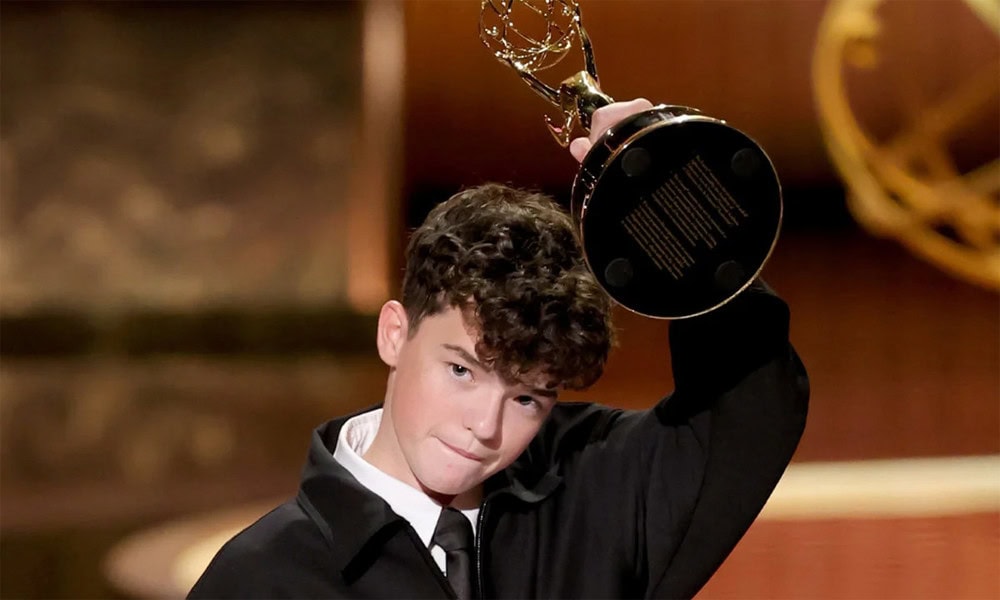 গোল্ডেন গ্লোবের মঞ্চে ইতিহাস গড়ল ওয়েন কুপার